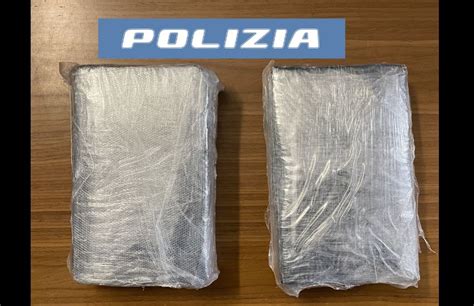 Catania Arrestati Due Giovani In Possesso Di 2 Kg Di Cocaina