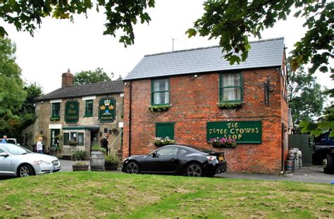 Three Crowns Shop And Pub Brinkworth © Ray Bird Cc By Sa20