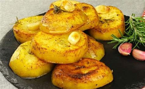 Skillet Garlic Potatoes – Best Cooking recipes In the world