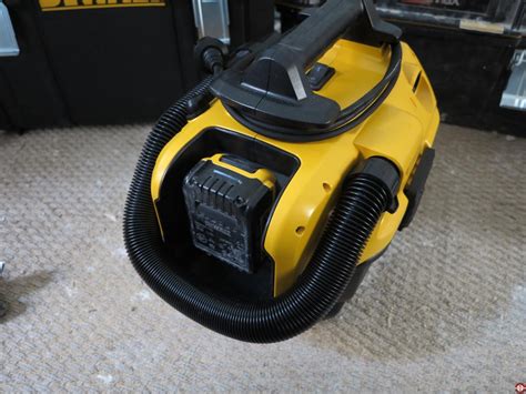 Test Avis Et Prix Aspirateur Autonome Dewalt Dcv Qw Zone Outillage