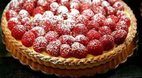 La Crostata Ai Lamponi E Crema Chantilly Per Il Dessert Di Fine Pasto