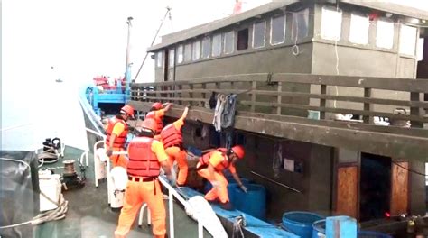 陸漁船載小船越界捕魚 澎湖海巡隊取締押回 澎湖時報 Penghutimes 澎湖忠實新聞網