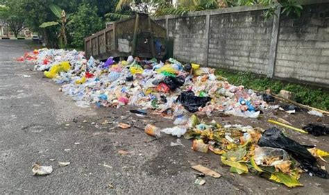 Menghamburkan Sampah Dlh Kota Palangka Raya Tegur Oknum Warga