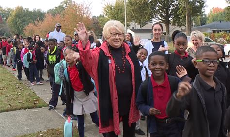 Students at Arlington Elementary walk to school - WBBJ TV