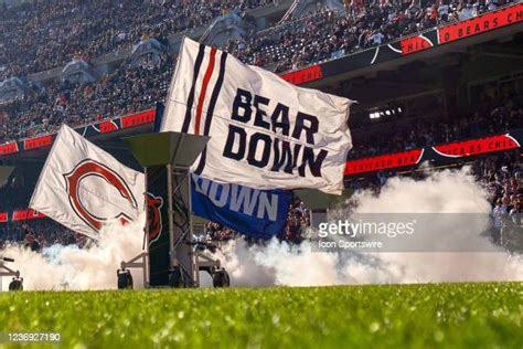 Chicago Bears Cheerleaders Photos and Premium High Res Pictures - Getty ...