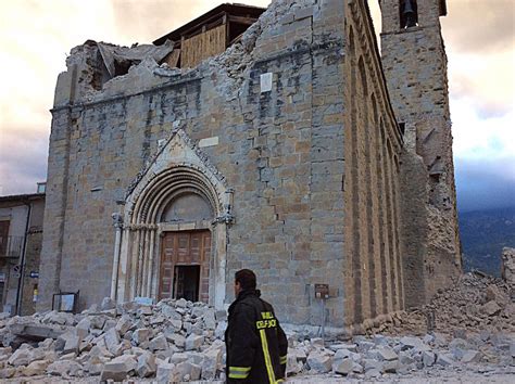 Terremoto In Centro Italia Amatrice Distrutta Come Aiutare