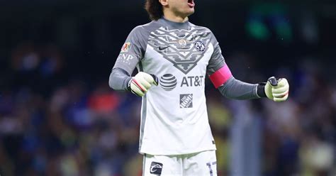 Guillermo Ochoa Es Nominado A Mejor Portero Del 2021 Publimetro México