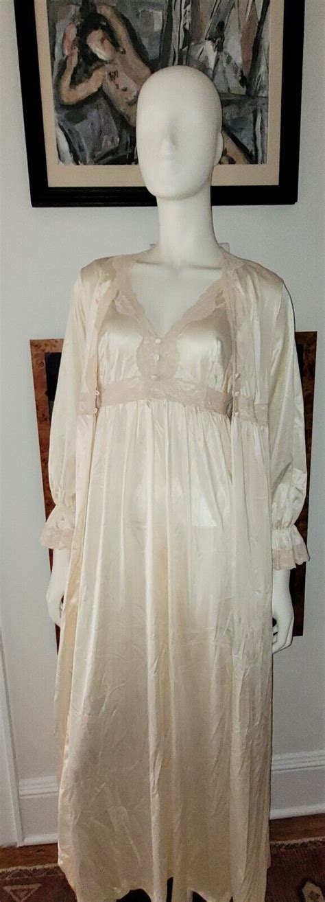 Val Mode Slinky Lingerie Cream Set Nightgown And Robe Gem