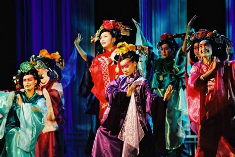 Forbidden City: Portrait of an Empress • Yang Derong