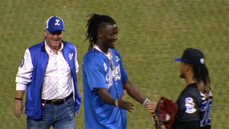 De La Cruz throws first pitch at Licey vs. Aguilas | 11/05/2023 ...