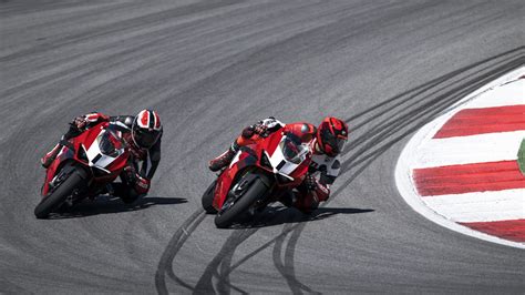 2023 Ducati Panigale V4 R [Specs, Features, Photos]