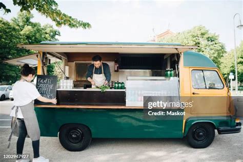 400 Food Truck Front View Stock Photos High Res Pictures And Images