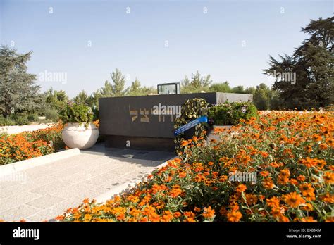 The grave of Theodor Herzl in the Mount Herzl Memorial park in ...