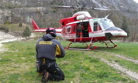 Muore Cadendo In Un Dirupo Il Fratello Trovato Aggrappato