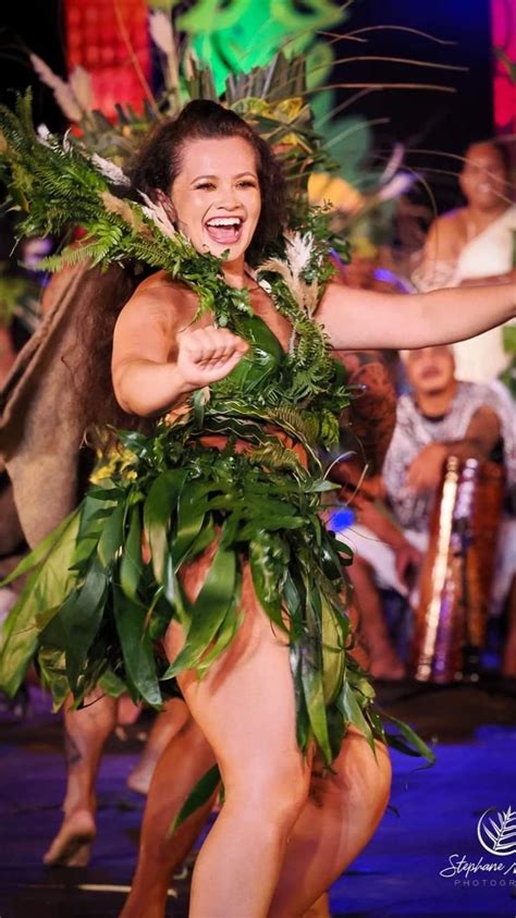 Tahitian Dancing Polynesian Dancing Heiva I Tahiti