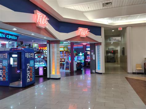 Arcade at local shopping mall : r/VaporwaveAesthetics