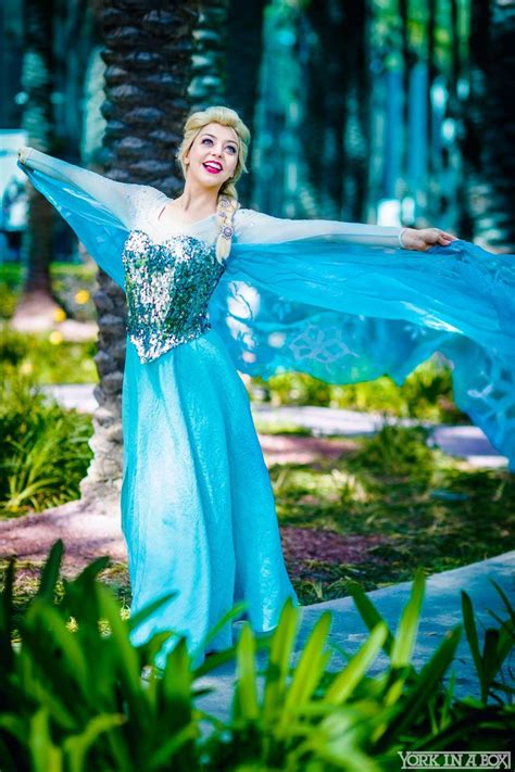 Elsa By Joanna Lynn Wondercon 2015 Yorkinabox Elsa Cosplay Frozen Cosplay Best Cosplay