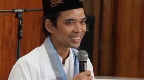 Batalkah Ngorek Telinga Saat Puasa Begini Kajian Ustadz Abdul Somad