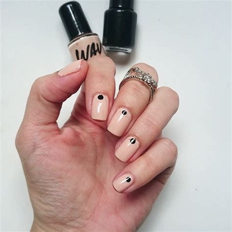 Nail Art Minimalista Nude E Preta Sinceramente Rafa Unhas Redondas