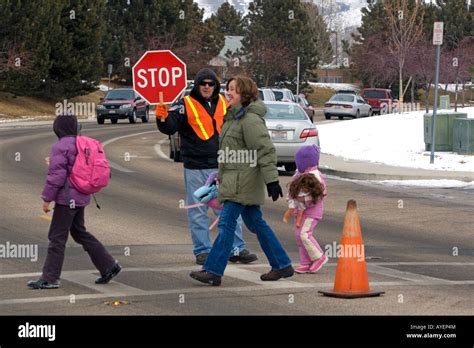 School crossing guard hi-res stock photography and images - Alamy