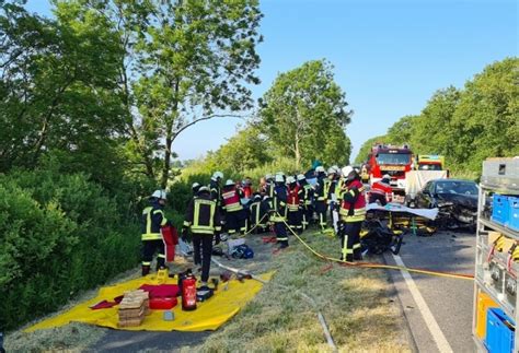 Schwerer Verkehrsunfall Mit Drei Fahrzeugen Einsatzbericht