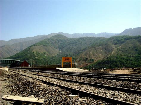 chinar shade mountain passes leading   kashmir valley