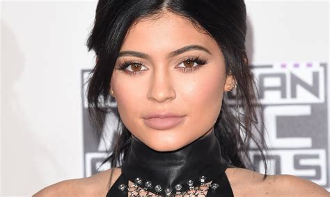 The 10 Best Kylie Jenner Lipstick Colors She Rocked In 2015 — PHOTOS