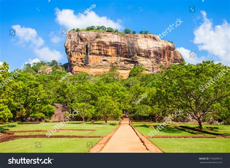 Sigiriya Rock Lion Rock Ancient Fortress Stock Photo 716929912 ...