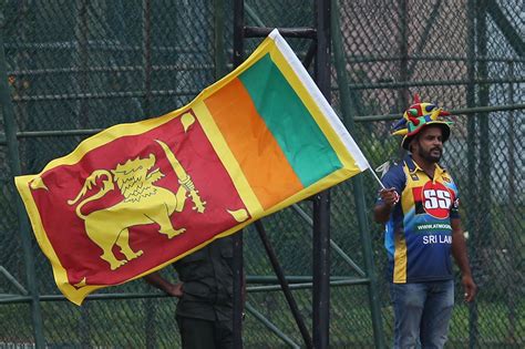 A Sri Lankan Cricket Fan Cheers His Team On Espncricinfo