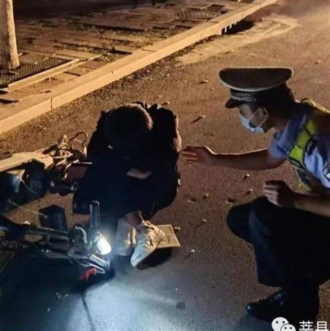 莘县一男子醉酒酣睡路边，交警及时救助南环家人巡逻