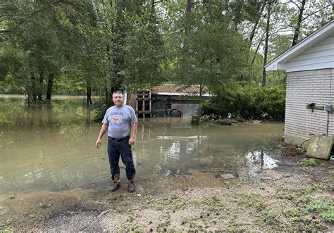 Hundreds rescued from flooding in Texas as waters continue rising in ...