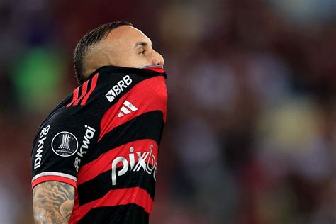 Everton Cebolinha do Flamengo passa por cirurgia após lesão grave