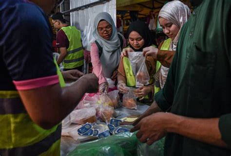 Kpdn Kelantan Selamatkan Lebih Kg Makanan Minuman Di Bazar