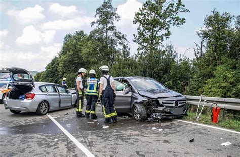 Unfall Nahe Grafenau Mercedes Fahrer Kracht In Bmw Vier Verletzte