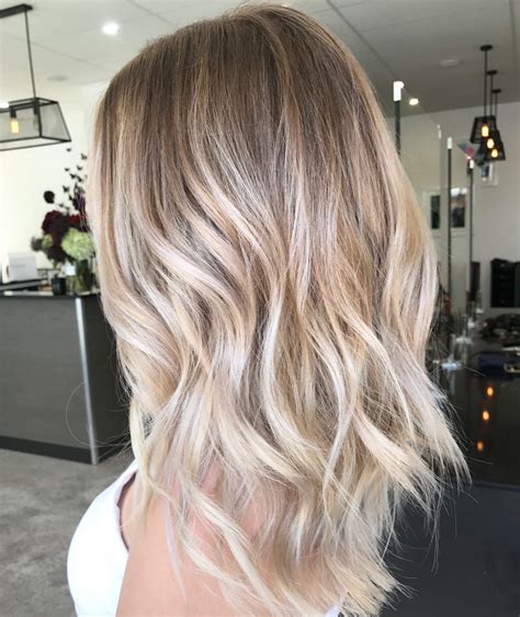 Aschblonde Balayage Haarfarben In 2021 2022 Frisuren Ideen Und