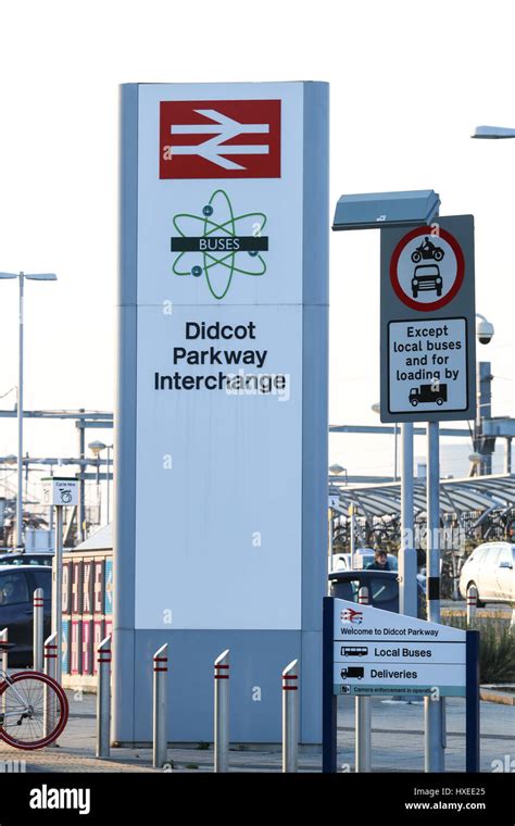 Didcot Parkway Train Station Stock Photo - Alamy