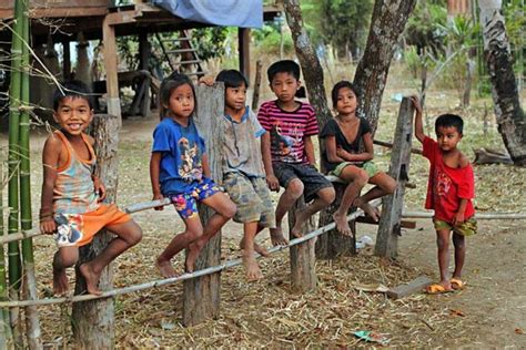 PHOTO: Children from Mekong River village in Laos