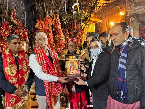 Governor pays obeisance at Mata Chintpurni temple | datelinedharmshala