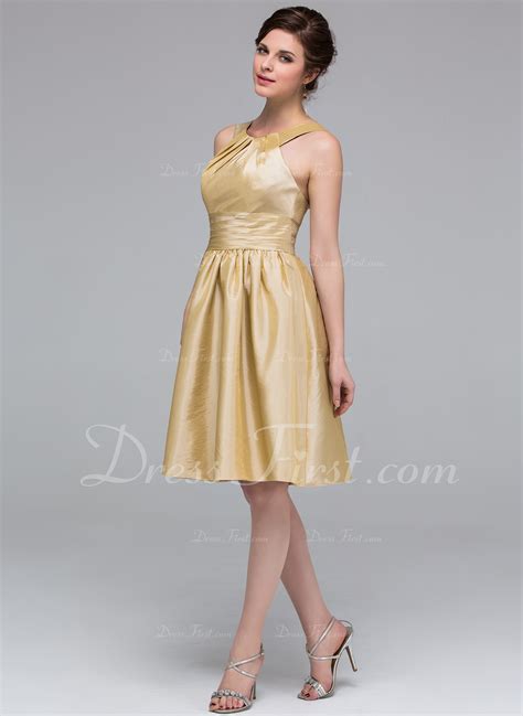 A Line Princess Scoop Neck Knee Length Taffeta Bridesmaid Dress With