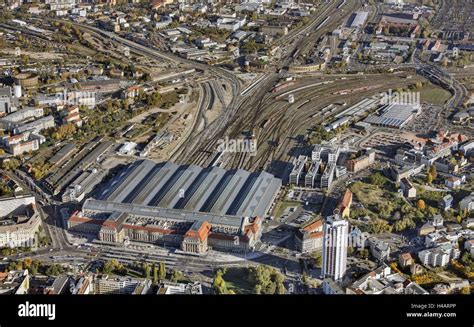 Deutschland Sachsen Leipzig Bahnhof Schienen Züge Häuser Von