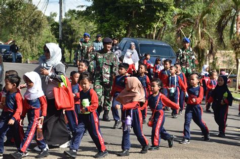 Tni Al Tanamkan Rasa Cinta Tanah Air Kepada Murid Murid Taman Kanak