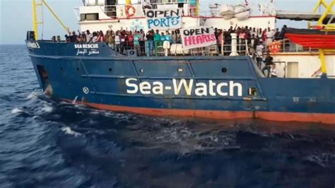 Sea Watch La Capitana Forziamo Il Blocco E Sbarchiamo In Italia