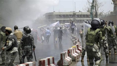 4 dead in Kabul protests over truck bomb | SBS News