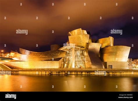 Guggenheim museum in Bilbao at night Stock Photo - Alamy