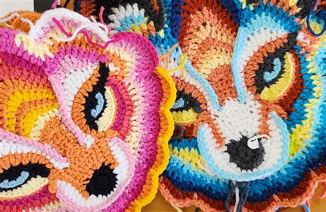 Dreamweaver Fox | crochet applique pattern - Projectarian