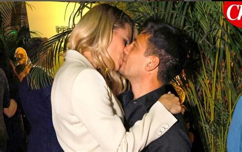 Michelle Hunziker E Alessandro Carollo Si Scambiano Il Primo Bacio In