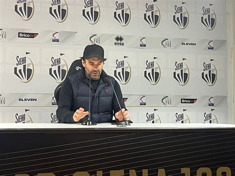 Siena Calcio Pagliuca Si Presenta In Sala Stampa Per Gli Auguri Di