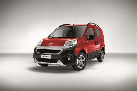 Fiat Doblo ve Fiorino İngilterede sınıflarının en iyisi auto motor