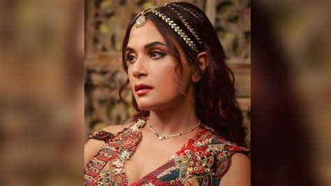 वो विक्टिम है Richa Chadha के विवादित ट्वीट के सपोर्ट में उतरा