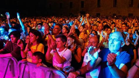 Dos Horas Y Cuarto De Baile Sin Tregua Con Manu Chao Faro De Vigo